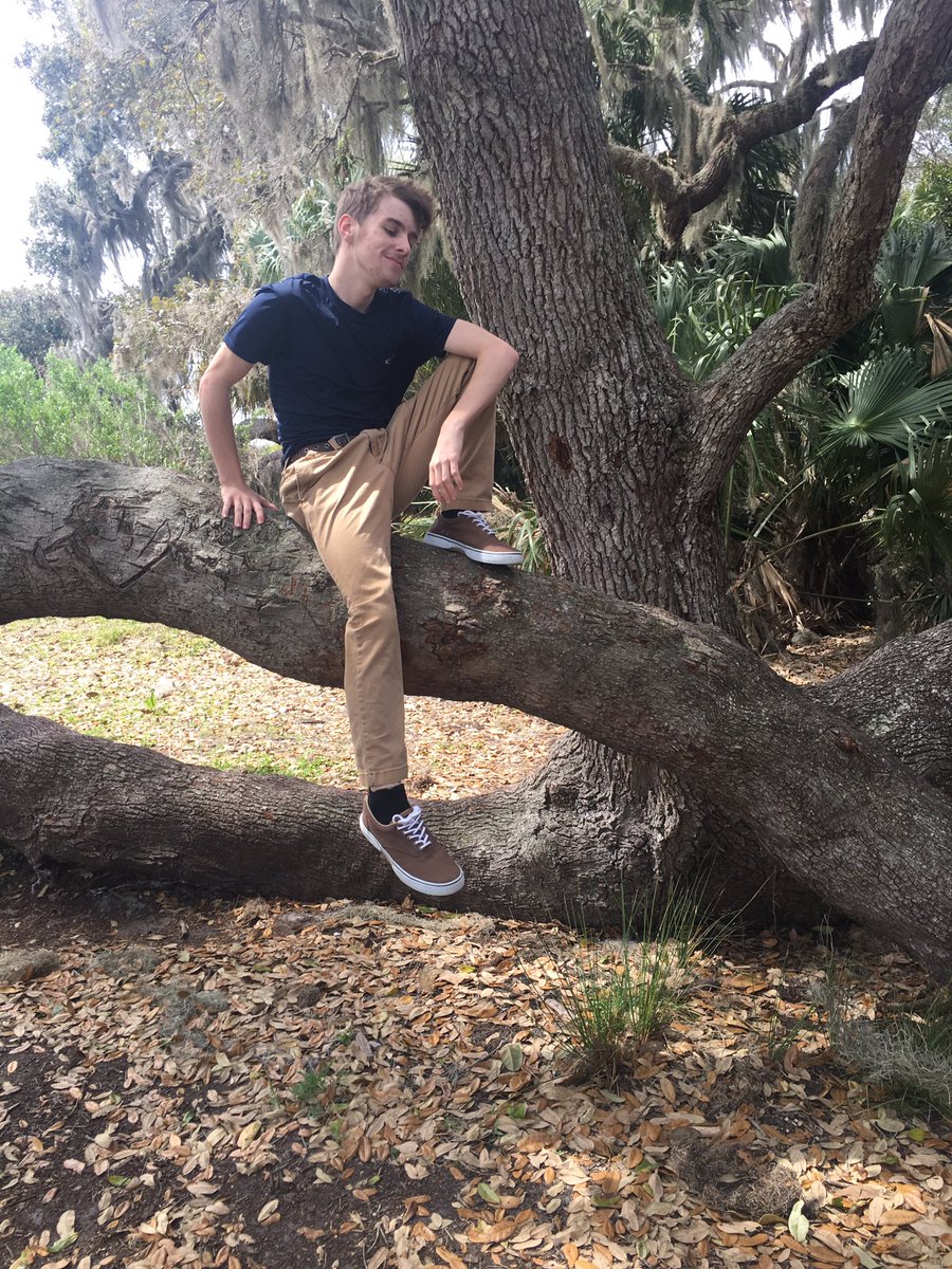 trohyy's tweet photo. Closest possible thing to Peter Pan 😏🍃 https://t.co/Qw5VlxKLXM