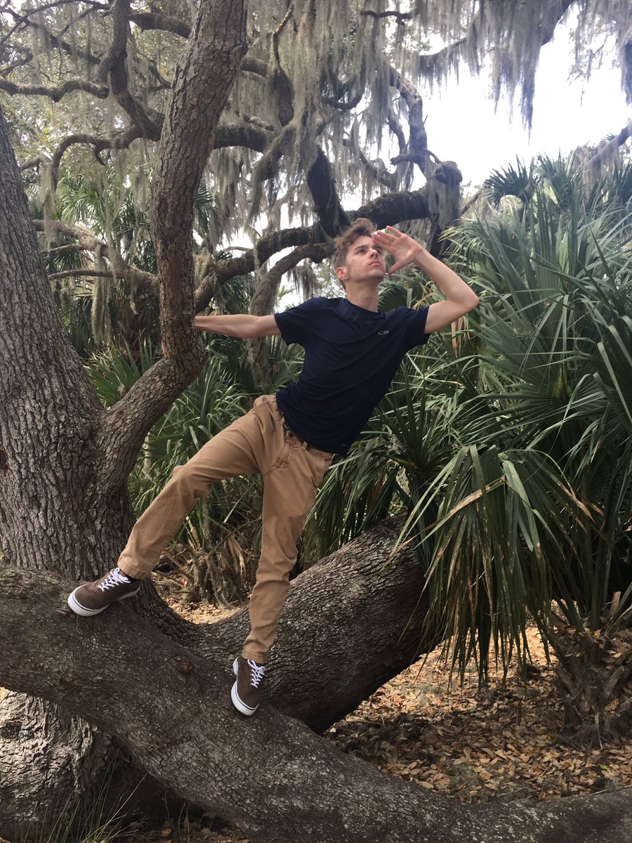trohyy's tweet photo. Closest possible thing to Peter Pan 😏🍃 https://t.co/Qw5VlxKLXM