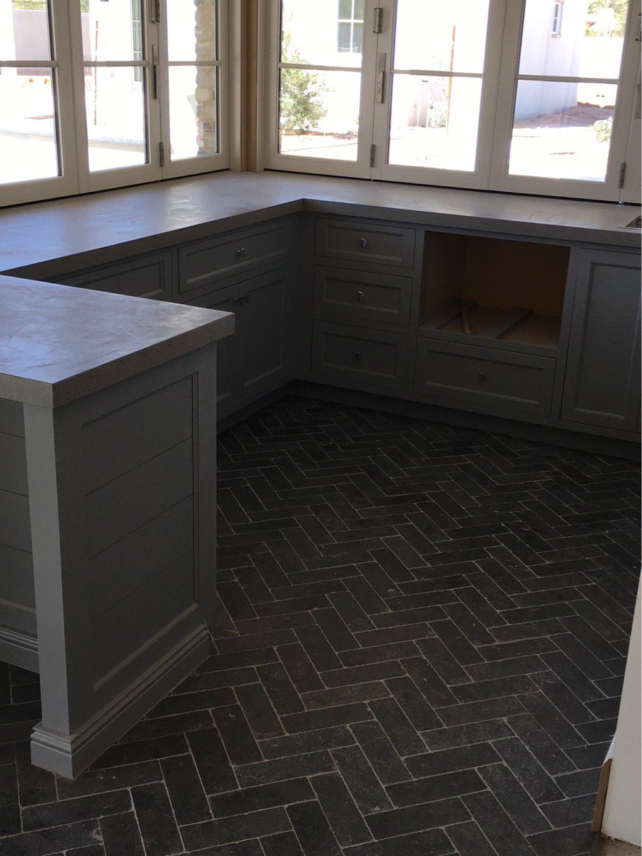 DesignGirlAZ's tweet photo. This flooring is to die for! We are so please with how it turned out &amp; all that’s left is furniture https://t.co/Wh3Yxnn5gt
