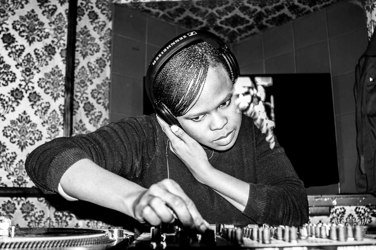 zaaibooconcepts's tweet photo. #06March2017 #MondayVibes with ur Residents #DJs #VinylCollectors @BarKitcheners @partyfind @ur_gigguideSA #Music https://t.co/tNimOtIwUq
