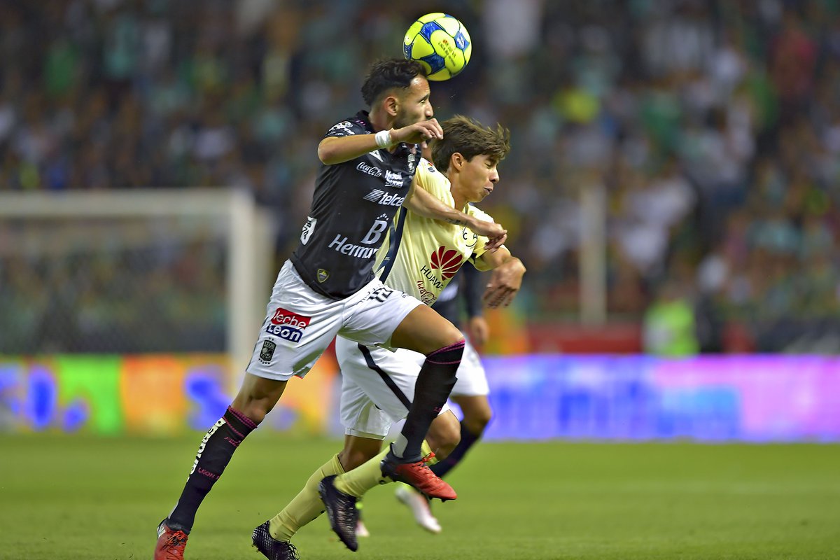 ClubAmerica's tweet photo. Nuestro canterano @DiegoLainez10 debutó como #Azulcrema en @LIGABancomerMX con tan solo 16 años de edad #SomosAzulcrema💛💙 https://t.co/BvB9AHZgRd