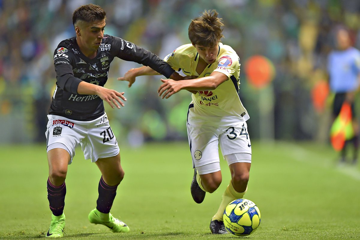ClubAmerica's tweet photo. Nuestro canterano @DiegoLainez10 debutó como #Azulcrema en @LIGABancomerMX con tan solo 16 años de edad #SomosAzulcrema💛💙 https://t.co/BvB9AHZgRd