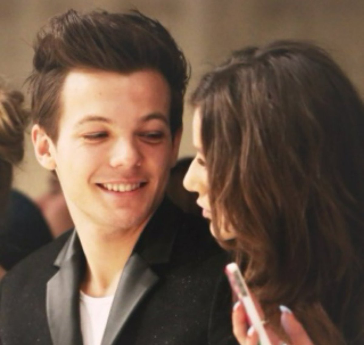 e1eanorj92's tweet photo. It doesn't matter what you ship....what matters is that two innocent people were hurt. #EleanorDeservesLove #wesupportlouisandeleanor https://t.co/bEZthJqgap