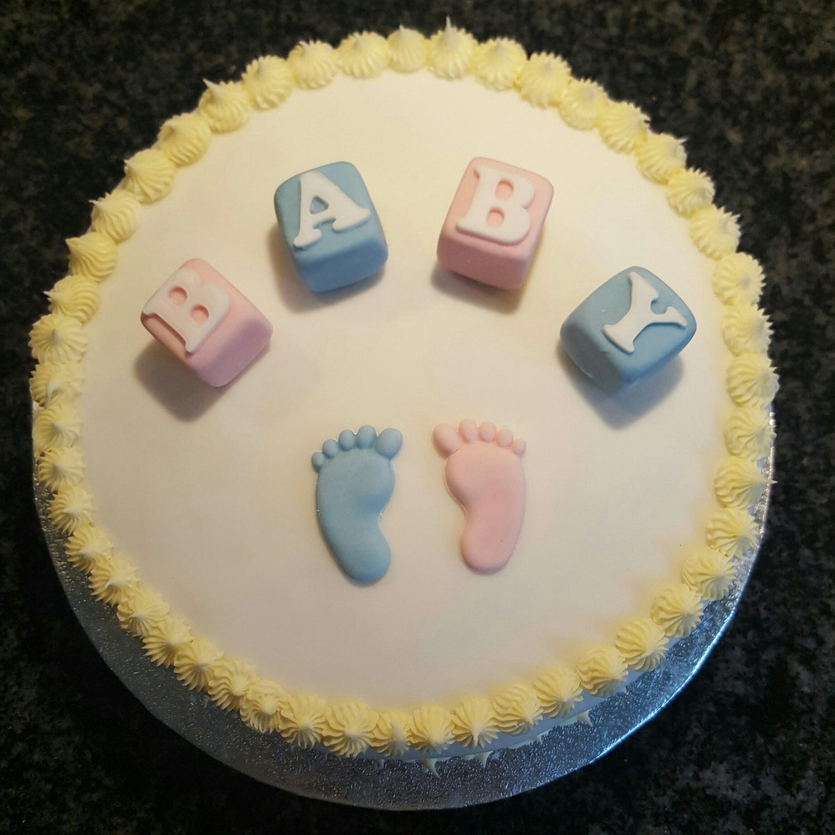Mandeep_F's tweet photo. Baby shower baking #icingcreations #babyshower #babyfeet #pink #blue using @RenshawBaking ready to roll fondant https://t.co/apICMfgmFE