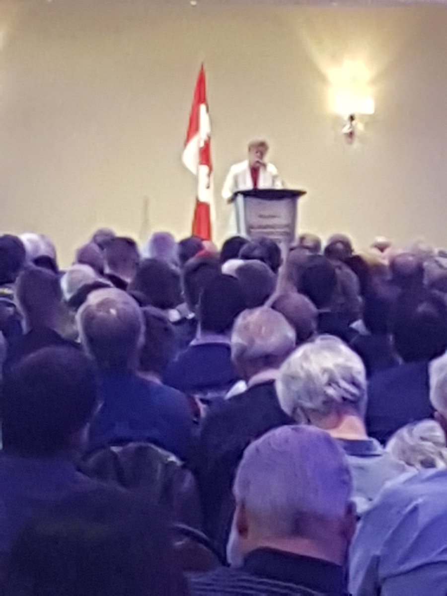 mtmdiamond's tweet photo. Kellie Leitch talking to folks. #cpcldr #KellieWorks https://t.co/Vlg0NomhhL