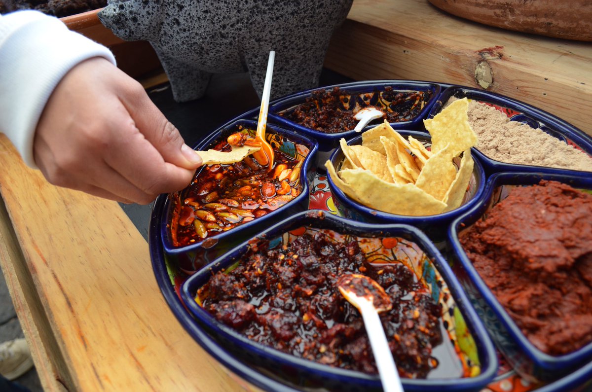 SEPICDMX's tweet photo. Gourt Mole se dedica desde hace más de 10 años a la elaboración de este producto, el cual está disponible en Feria #ConsumeLocalCDMX #Zócalo https://t.co/jA9Pgg6AhR