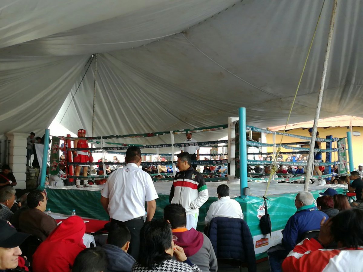 Contantin2's tweet image. #FelizDomingo de box en Mineral del Monté