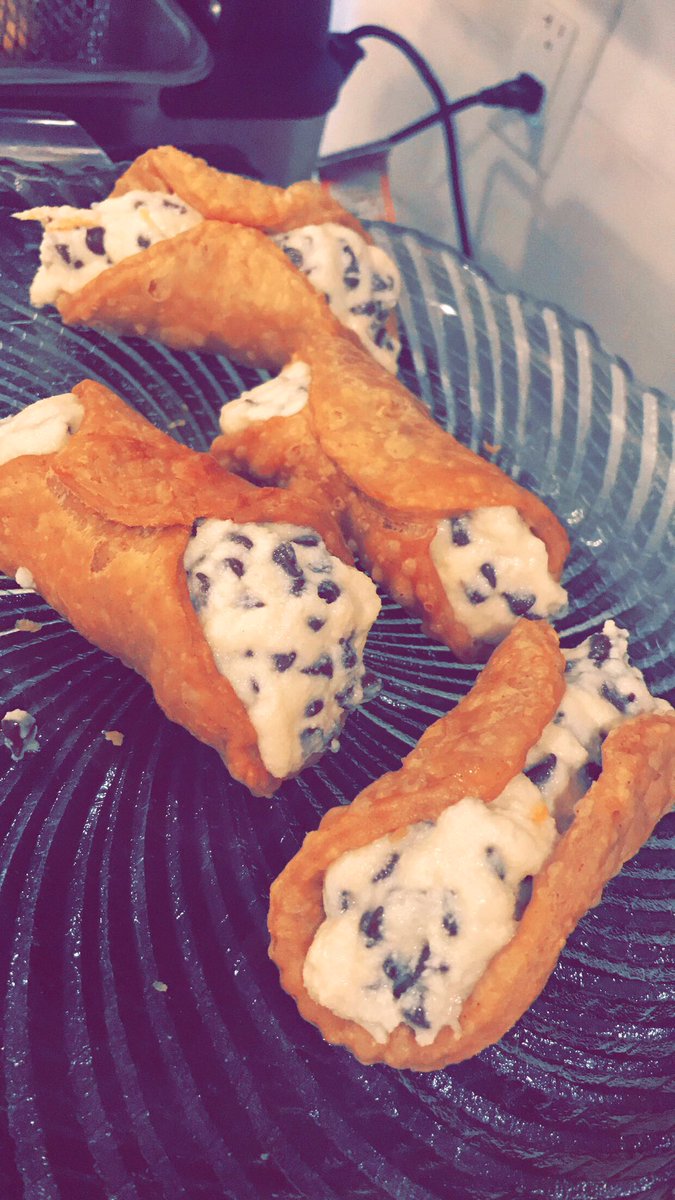 cannolis ❤️❤️