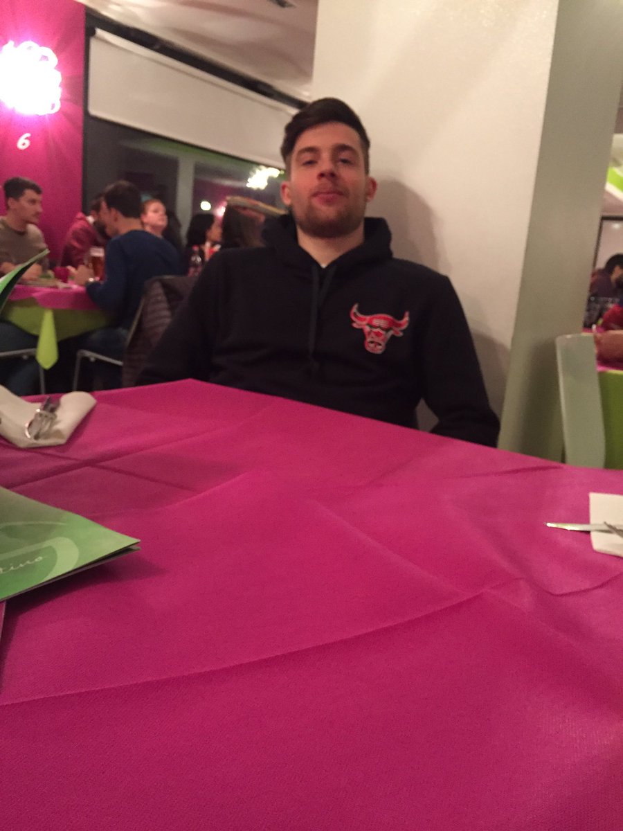 danielgeraa's tweet photo. Pizza giocosa mi è il nero #tonight https://t.co/7diGLgPGty
