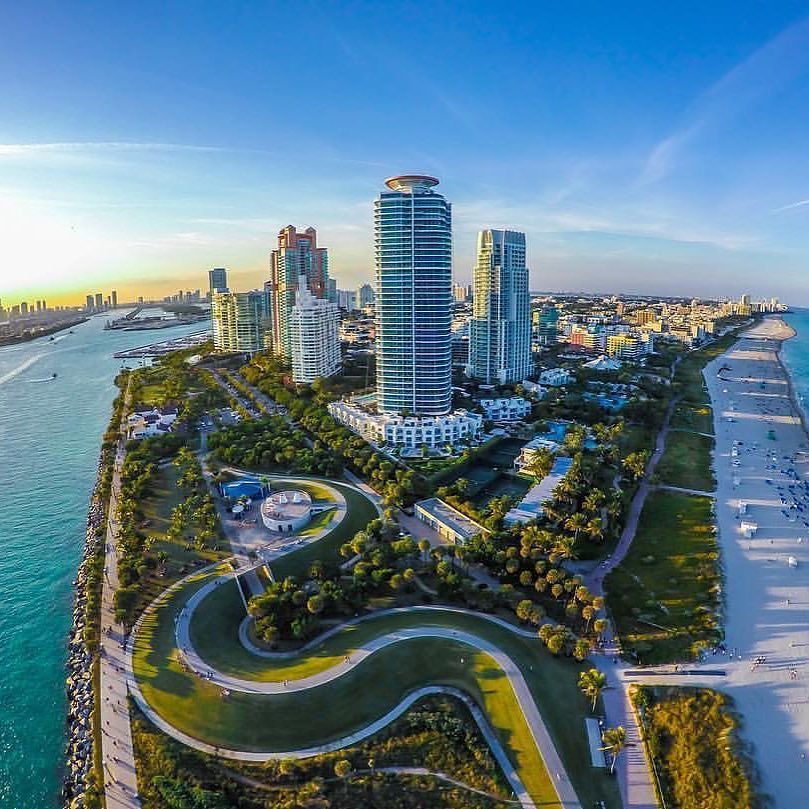 SoFlaHomeSeller's tweet photo. Happy #305Day from #Miami 🌴✨ 📸 by @idesignyourday Today is 3/05 #March5 https://t.co/dg2D9xDLPk by #TheMiamiGuide https://t.co/n6aOwcP2T6
