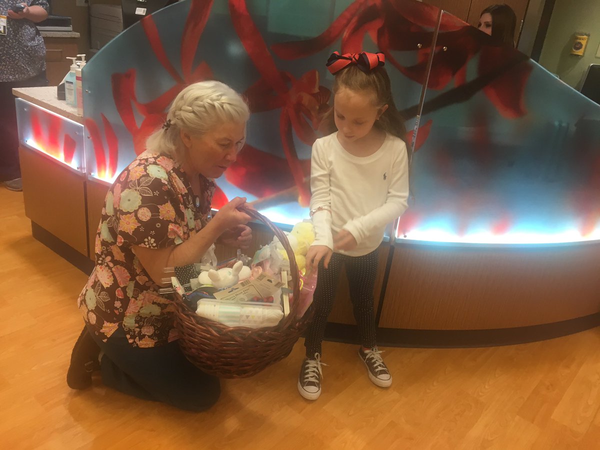 lkph1998's tweet photo. Annual visit 2 @muhealth NICU to see Nurse Jan & bring a basket of goodies! #NICUAlumni #NICUParentSupport #InsteadofBirthdayGifts #ProudMom https://t.co/OGRHOLUlIA