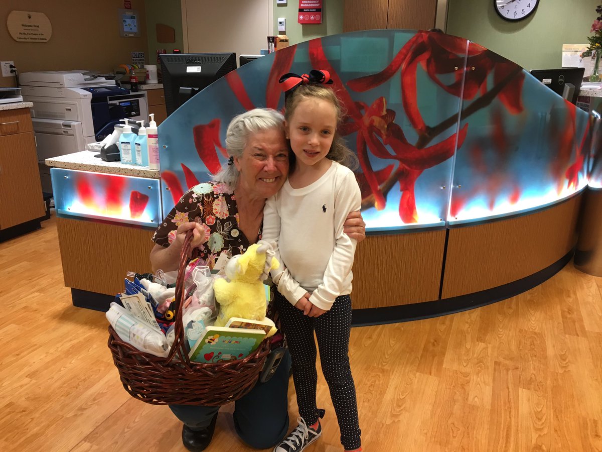lkph1998's tweet photo. Annual visit 2 @muhealth NICU to see Nurse Jan & bring a basket of goodies! #NICUAlumni #NICUParentSupport #InsteadofBirthdayGifts #ProudMom https://t.co/OGRHOLUlIA
