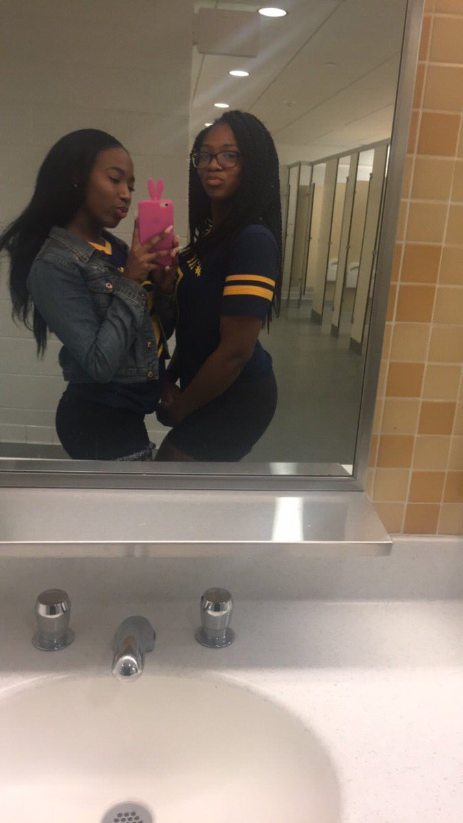 petty_zlabelle's tweet image. Coppin Thursday get your money ready to bid on some dates. In the Talon Atrium at 8pm #Classof2020 Date Auction @trt_coppin @CSU_Visionaries