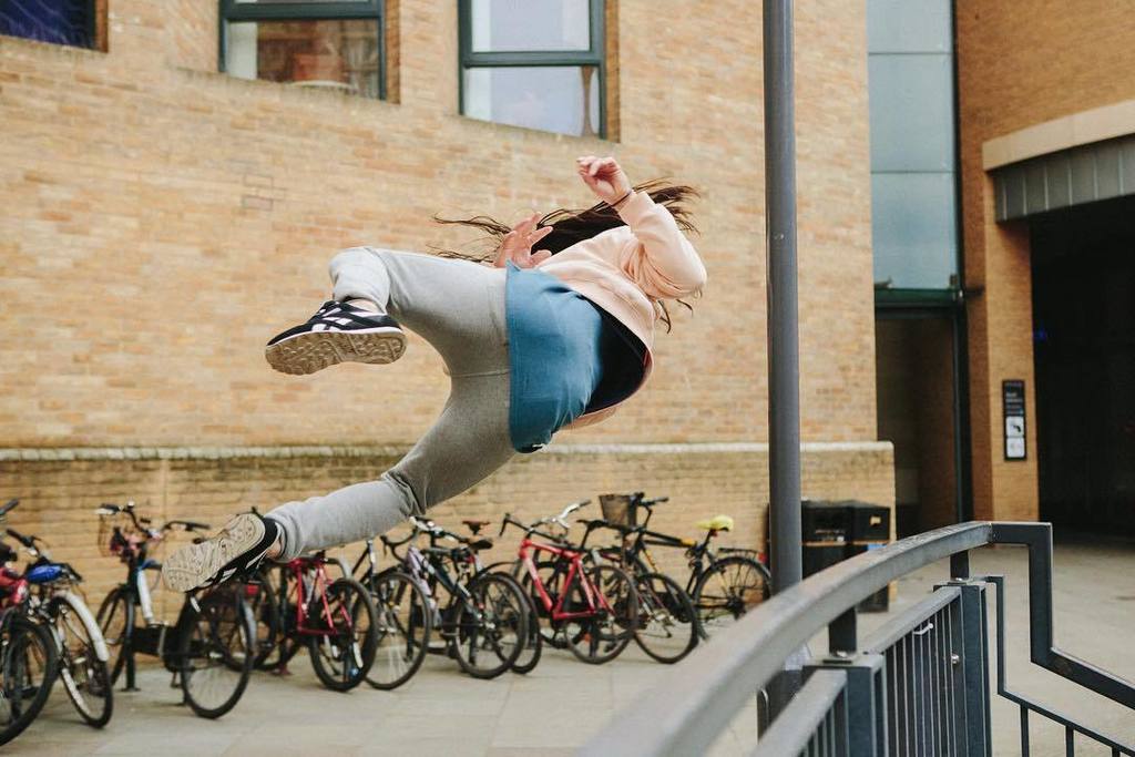 ampisound's tweet photo. Another angle of the streetlamp spin thing ๐#parkour #hair #blind #face #catpass #parkourtโฆ https://t.co/Mqf6CGipz3 https://t.co/oCavYmI7tN