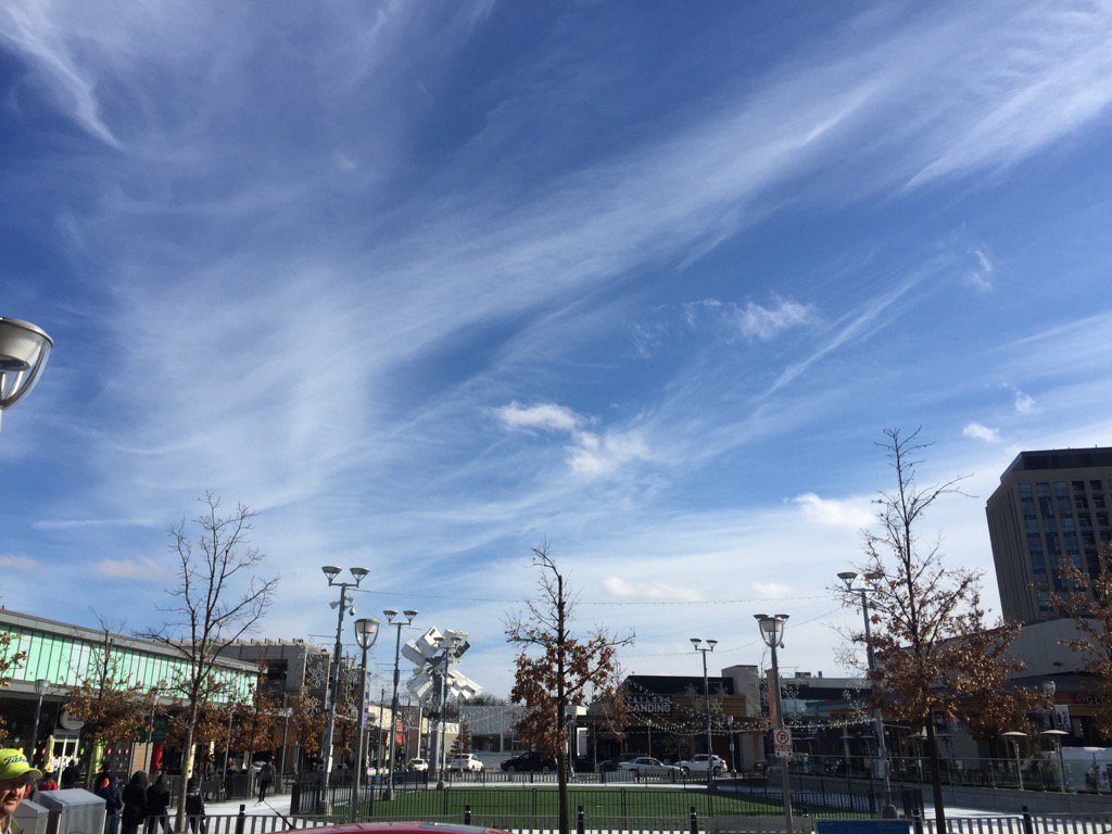CanadaDar's tweet photo. .@cfshopsdonmills #spectacular day for ⛸⛸...Grab some 🕶 here and head to our rink! https://t.co/f3tFUGLLQW