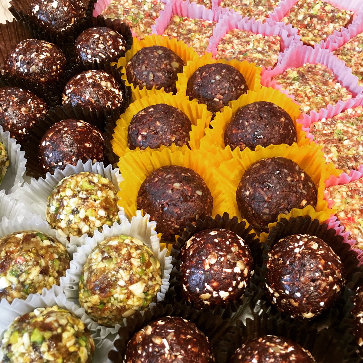 LJKitchen's tweet image. #handmadehour Fancy giving your mum something different for #mothersday instead of the usual chocs? Raw energy balls are the answer #Bedford