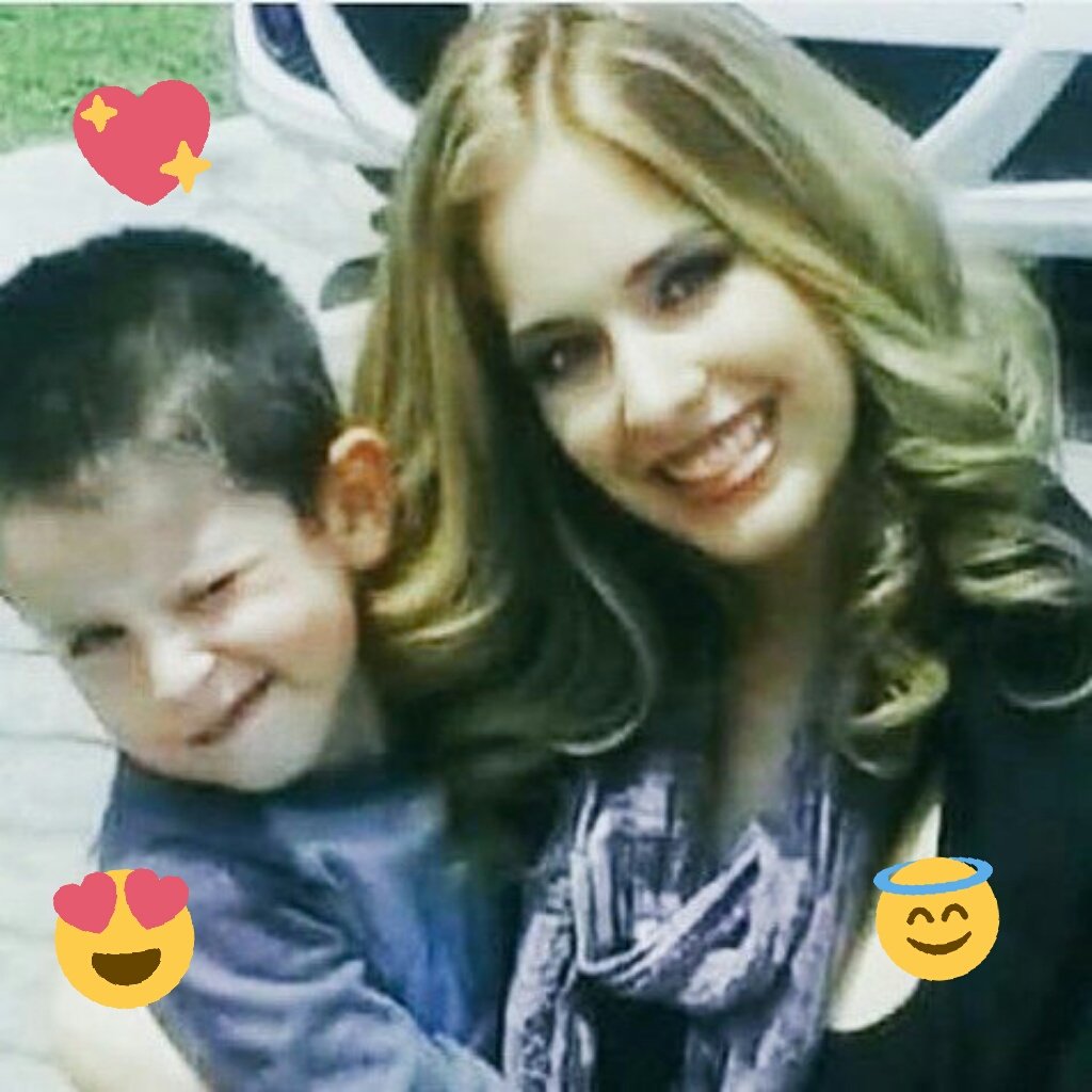 MiluGuerrero18's tweet photo. @carmenaub @MiluGuerrero18 con el mas consentido y bello #elchemita de mi vida mi amor de mi vida https://t.co/6f1IPatPBT