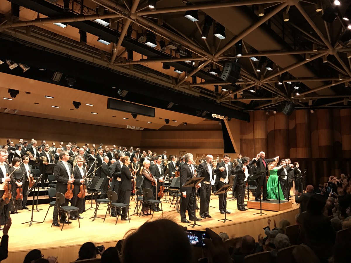 nlesdain's tweet photo. Ok. 
Donc aujourd'hui, j'ai pris une véritable leçon de chant à #Monaco avec Simon Boccanegra en VC.
#Tezier #Radvanovsky #Vargas #Kowaljow https://t.co/deBtWUiPsk