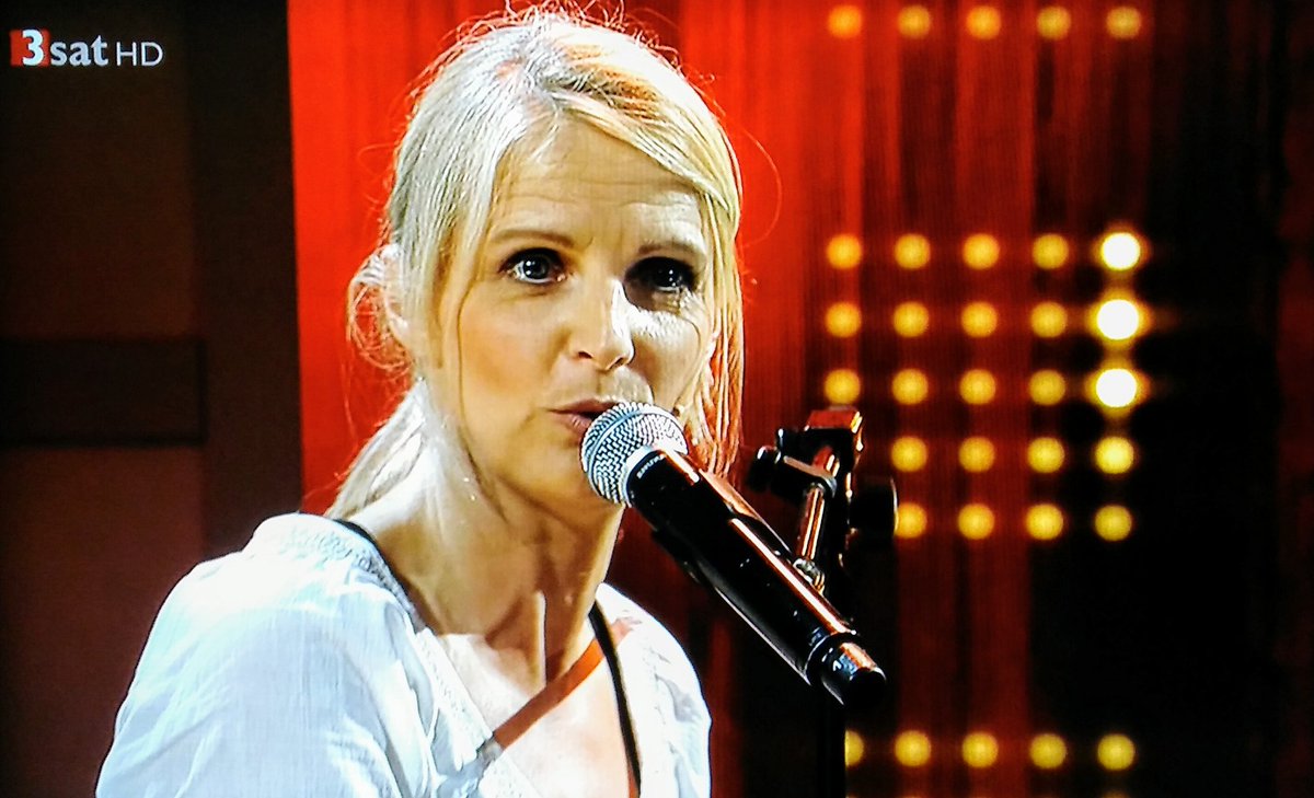 vonHoppenstaedt's tweet photo. So. Noch etwas lachen mit Barbara (nicht die Rhabarberbarbara ;) ) #Ruscher und dann ins Bett. Gute Nacht ihr lieben. https://t.co/IaV7nXMpkW