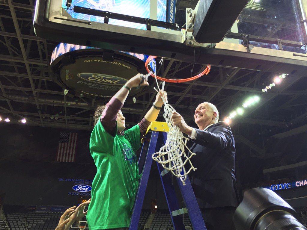 Louisville Catholic tweet media