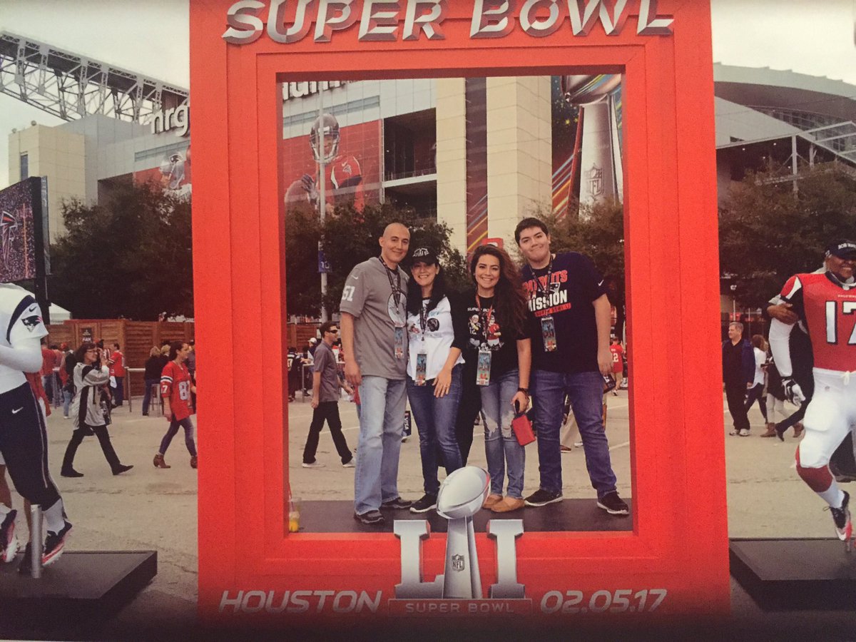 alexxaalovee's tweet photo. Pictures are finally in #SB51HTX ππ https://t.co/LGQMDyUwtC