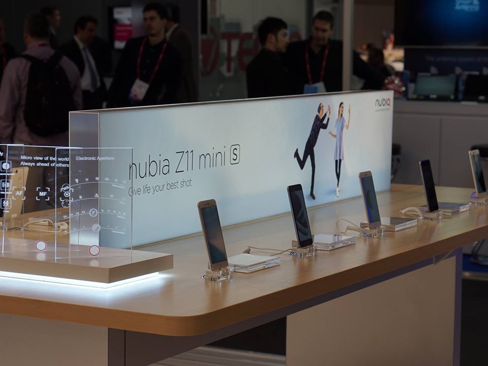 RECHIRetail's tweet photo. #RECHIRetail provides the simple and neat #DisplaySecuritySolution to Nubia Smartphone on #NubiaMWC2017 #RECHILatestSecuritySystemForNubia https://t.co/2gJiKKVM4h