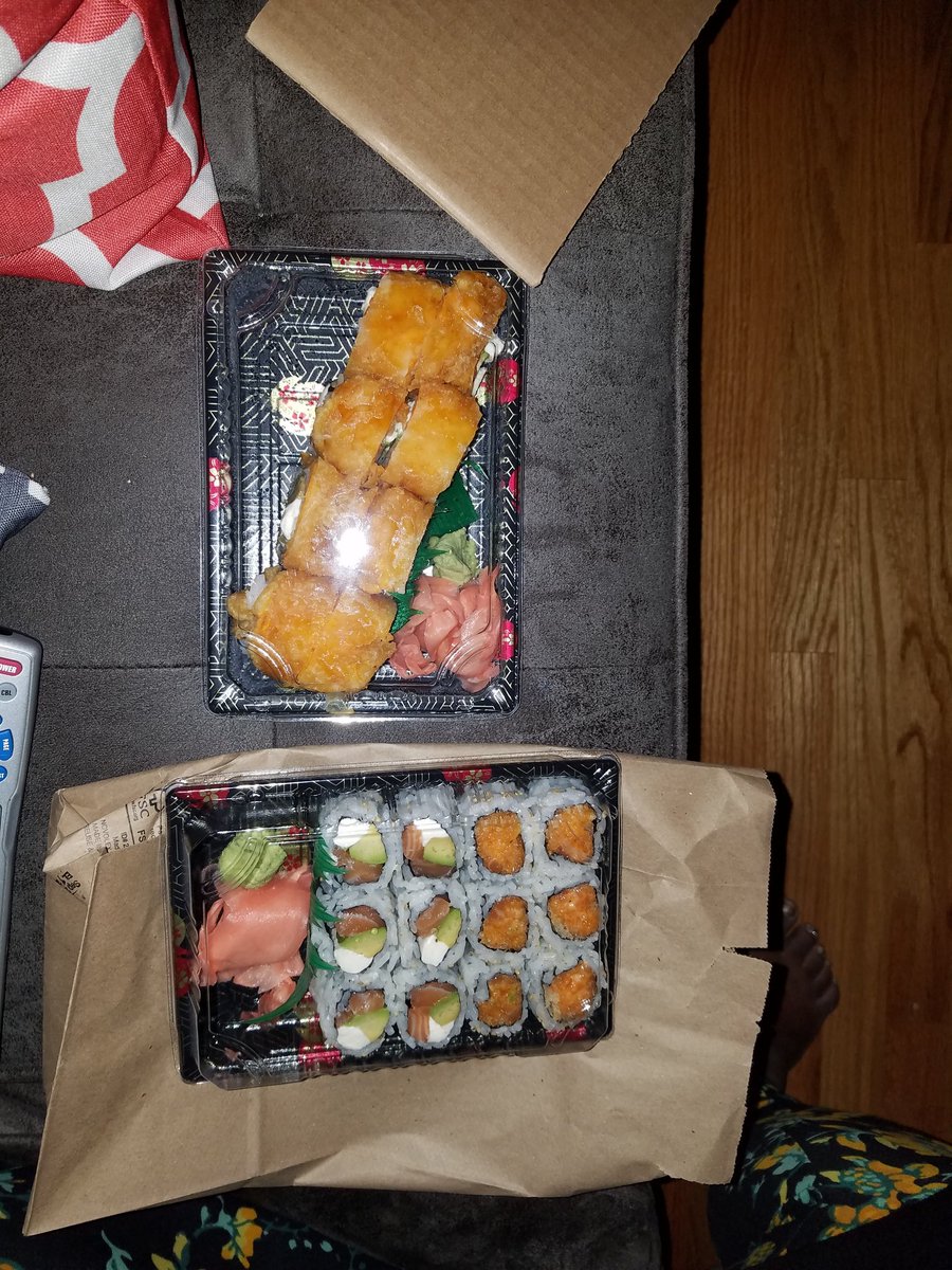 lostnmusc10's tweet photo. Your girl was hungry! #notplaying #igoin #sushisunday https://t.co/oiyUbUgFf8