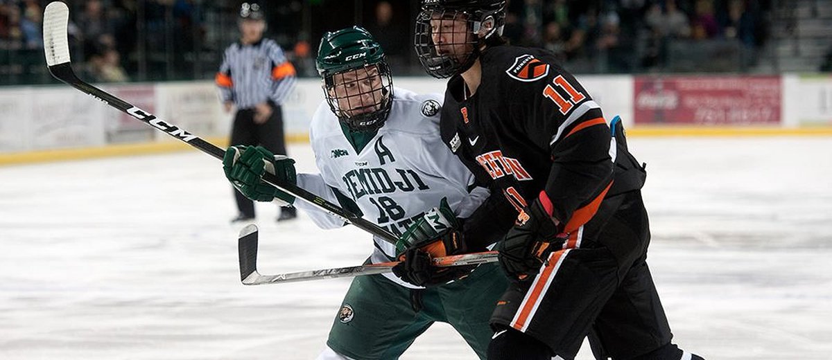 WCHA_MHockey tweet picture
