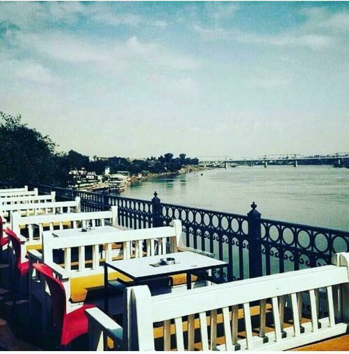baghdad_salam's tweet photo. #بغداد❤️
#صباح_الخير_ياطيبين🇮🇶 
من احد مقاهي بغداد المطلة على نهر دجلة 
#IRAQesque 
#Baghdad_salam https://t.co/doqLZ3riYf