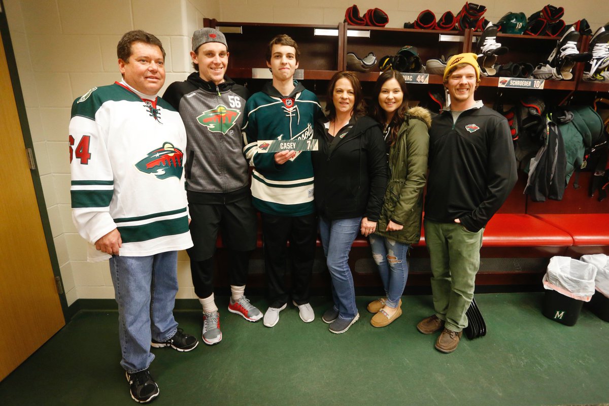 mnwild's tweet photo. 🤗 Carter Casey got the exclusive #mnwild locker room tour thanks to @ehaula &amp; @MakeAWishMN. https://t.co/XnZQkqeoNT