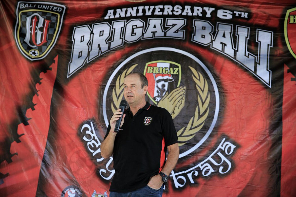 HANS-PETER SCHALLER HADIRI ACARA PERAYAAN ULANG TAHUN BRIGAZ BALI
semetondewata.com/index.php/baca…

#Sepakbola #Bali