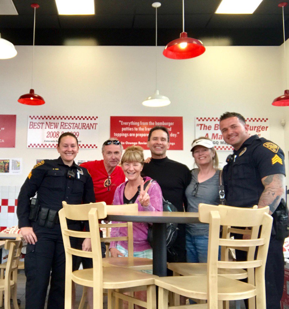 OpsMidtown's tweet photo. Sgts Zeis &amp; DaCruz spent lunch w/a family visiting from Montana.  Welcome to Tucson! https://t.co/cirZamvC1x
