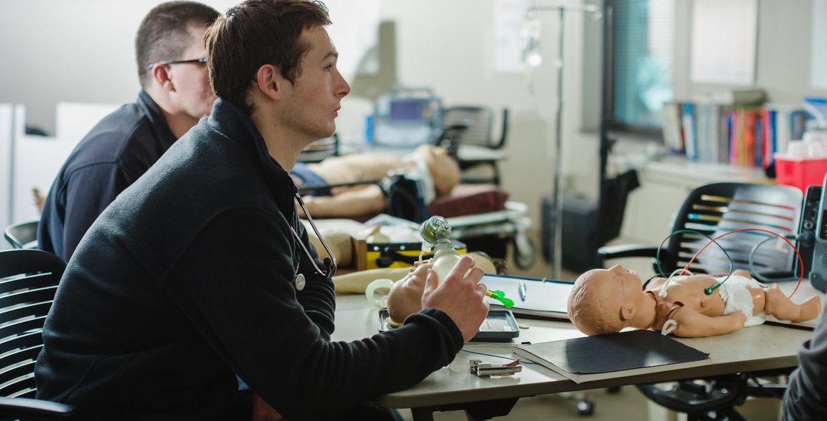 SinclairCC's tweet photo. Emergency Medical Services professionals are always in demand! Sinclair's got that! More: https://t.co/mXCxhYfrHs https://t.co/gTD6wyxMBX