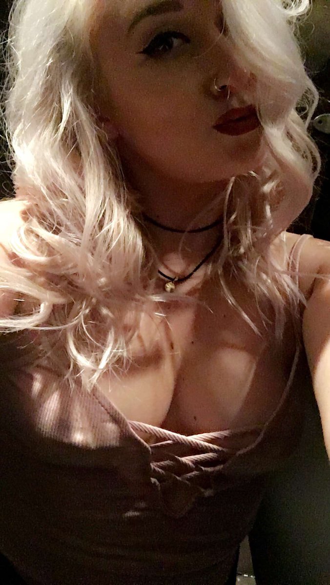 madzthealien's tweet photo. What a wild night, so glad I could tag along! Happy bday weekend @codyboof #shot30 https://t.co/oPqKEXZdNn