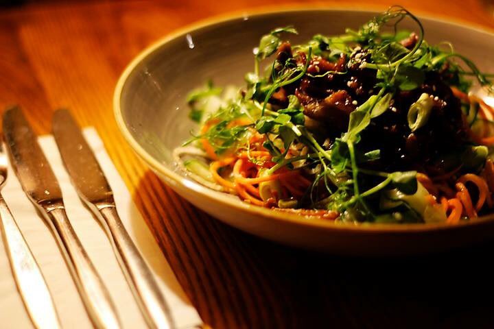 WillettArms_HC's tweet photo. Sticky crispy duck salad with cucumber, spiralized mooli &amp; carrot, toasted sesame seeds with a plum, hoisin &amp; sweet chilli sauce #Foodie https://t.co/WKVpbj701v