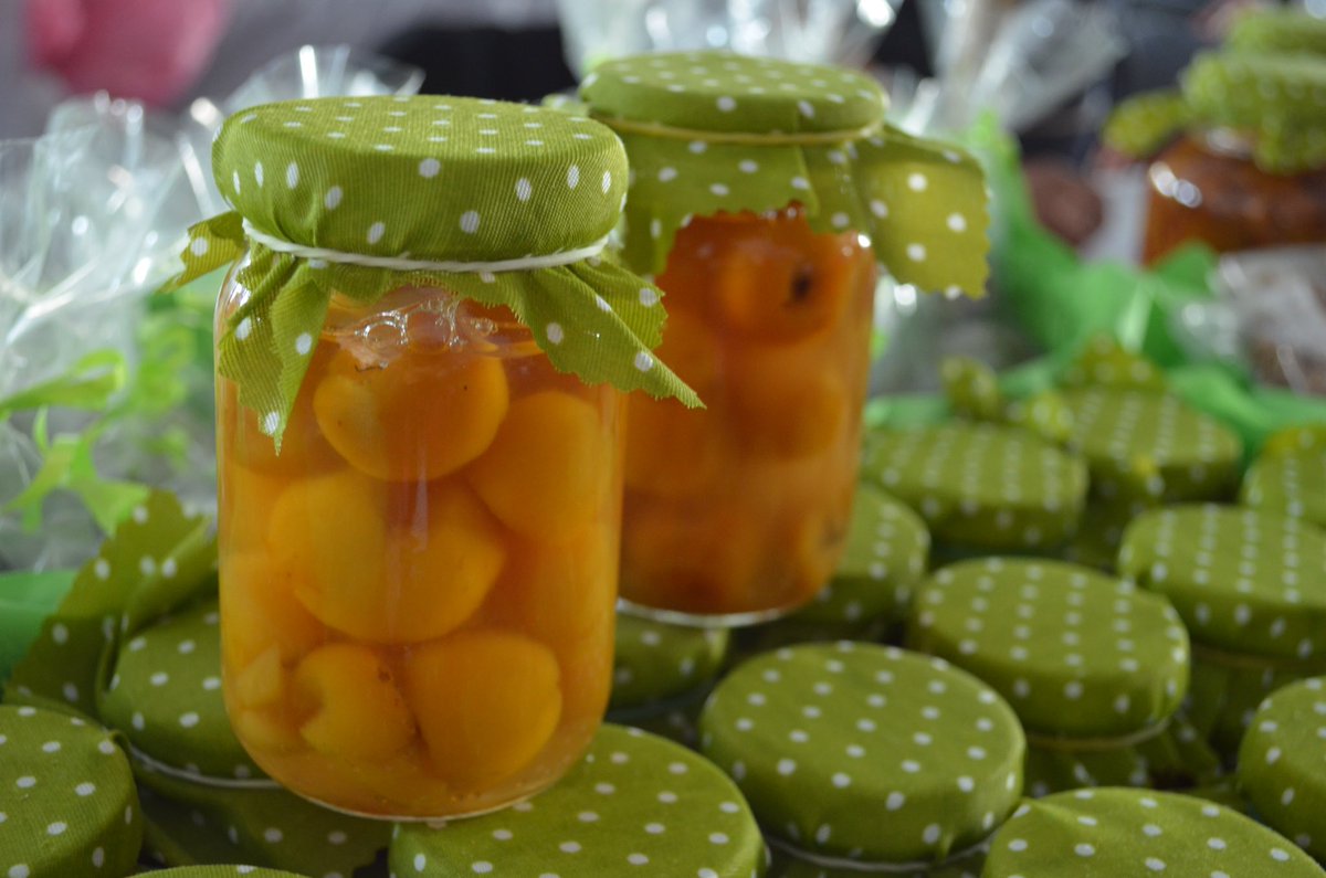 SEPICDMX's tweet photo. Conoce lo que se produce en el campo de la ciudad en la Feria #ConsumeLocalCDMX #Zócalo https://t.co/tzocOkN4nQ