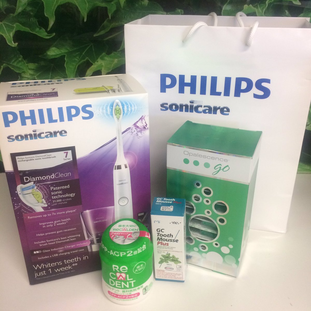 smilesimportant's tweet photo. UPDATE: #TeethTalk prize pack for one lucky attendee each night 😁 it is so awesome I wouldn't mind winning one myself !! #aklfringe https://t.co/ItZZCA0h5e