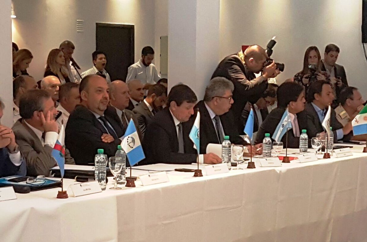 MinSegCtes's tweet photo. Nación implementará en Corrientes un plan de organismos combinados en la lucha contra el delito https://t.co/LuOQAJJeHP https://t.co/tLTFx0Weci