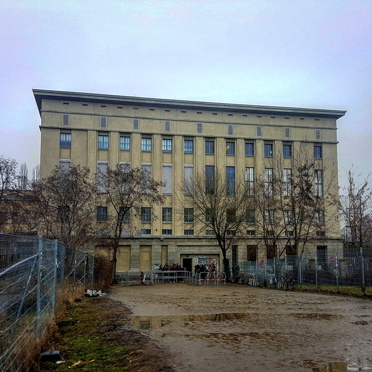 Да ме неко пита који ми је најлепши тренутак у животу, одма' бих рекао да је то улазак овде са женом
Јебени Бергхајн