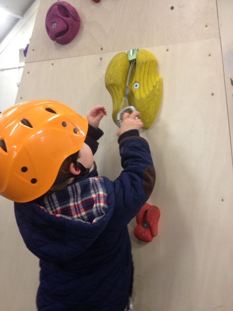 New kid on the block. Showing us how to place a nut. <a href="/LLAMFF/">LLAMFF</a> <a href="/the_AMI/">The AMI</a> <a href="/Team_BMC/">British Mountaineering Council</a> @MtnTraining