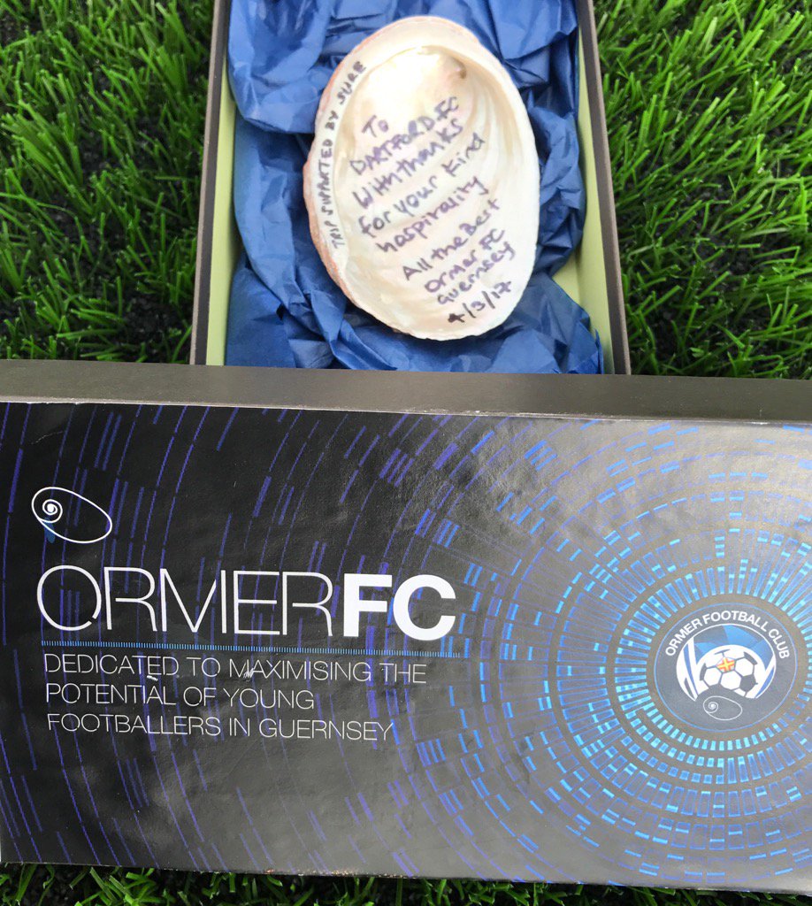 Dupes73's tweet photo. @ormerfc of The @JnrPremFootball , a little gift from the club to thank @DFC_Pre_Academy @dartfordfc #topclassclub https://t.co/t4uEIsNWlR
