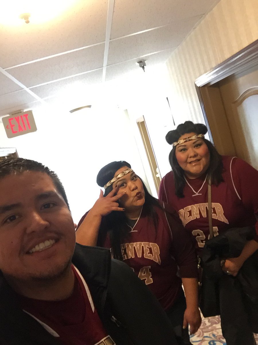 Majik_m0m's tweet photo. Hotel selfie! #DUhoops #LetsgoPios #MackeyFamBam ❤️24 with @trevorbeans and @TattleTel 🙌🏾 https://t.co/kPzTajqcS7