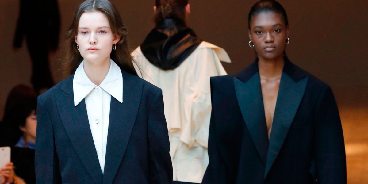 CocoonConcierge's tweet photo. #Céline debuts the office #wardrobe of dreams - see every single look from the autumn/winter 2017 show: https://t.co/usXhHfdYkY https://t.co/uW4mGqDEKT
