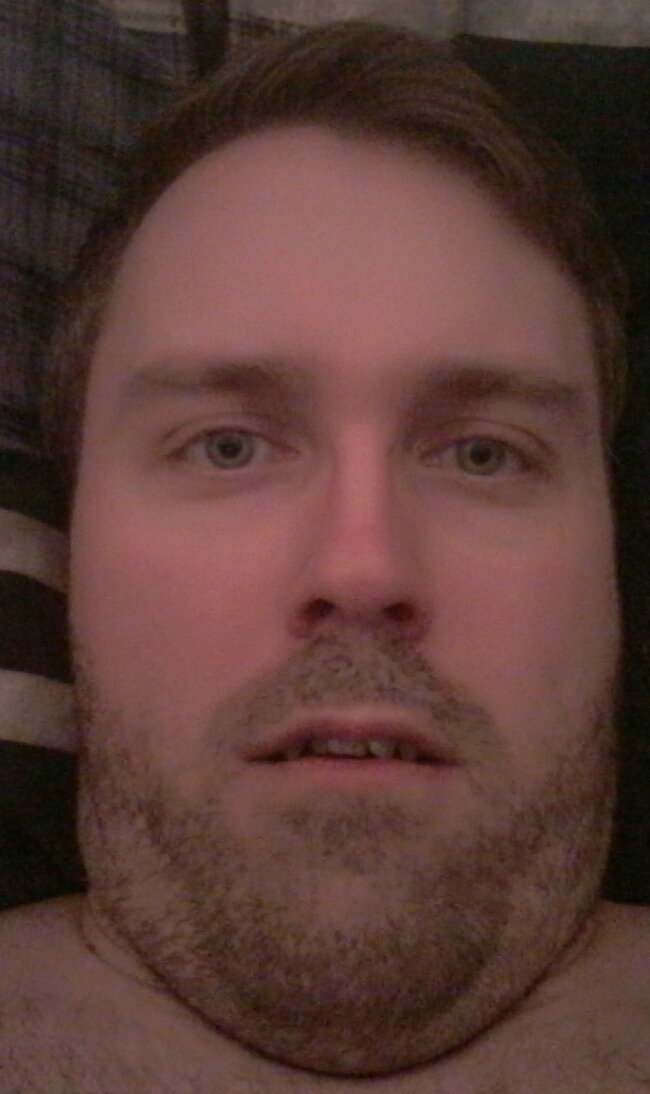 lillbrorsan's tweet photo. I just noticed how stupid I look while playing the #nintendoswitch in bed. #switchface #BreathOfTheWild https://t.co/nVMGlB5s2D