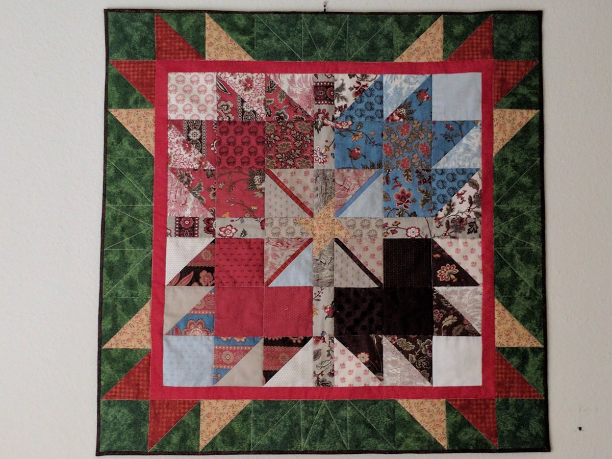 GooberVA's tweet photo. Finishrd some simple #quilting on this wall hanging, fun little  project, 34" x 34" https://t.co/j8sDbXkKip