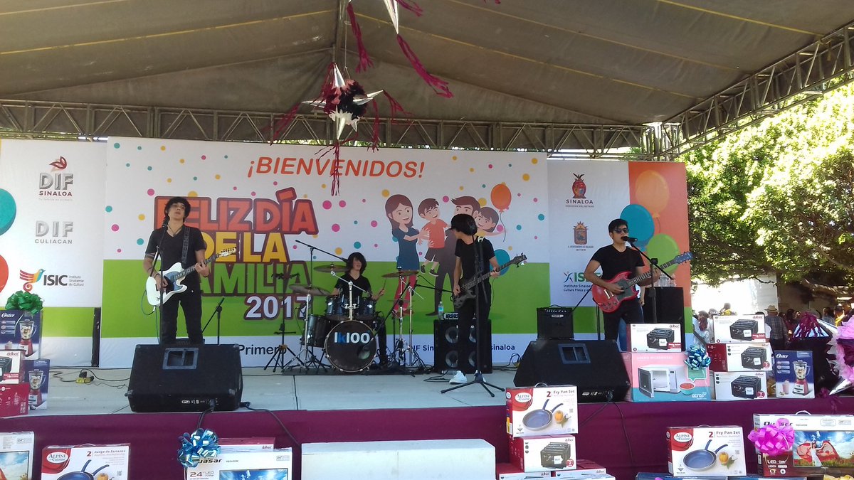 iklooclnOficial's tweet photo. Hoy #Ikloo preparándose para tocar en el evento de la familia en parque las riberas👌 https://t.co/mwlgknuENd