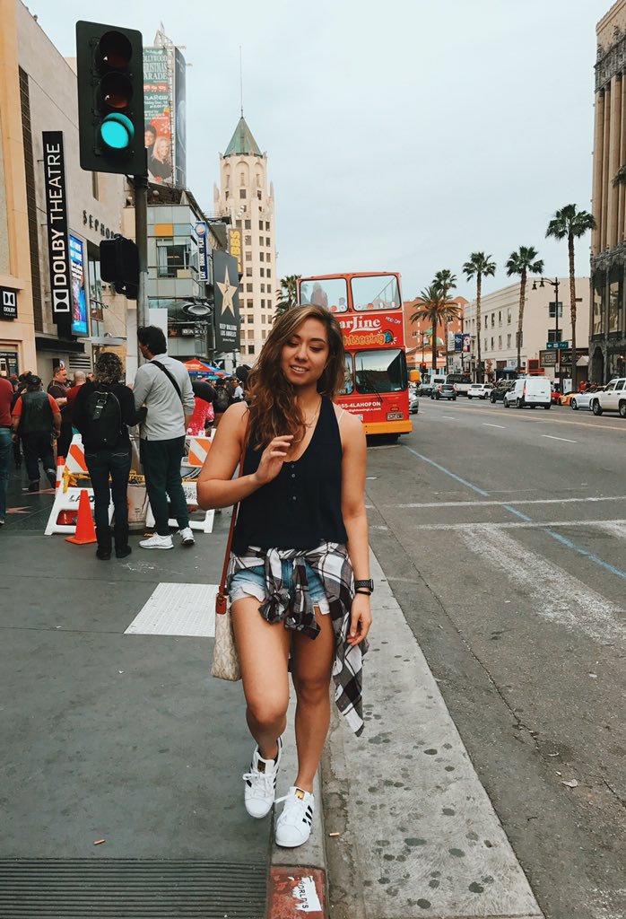 meikimeii's tweet photo. Hi Hollywood. You caught me slippin' but I ain't trippin' 😌 #life https://t.co/ED9cuwOev2
