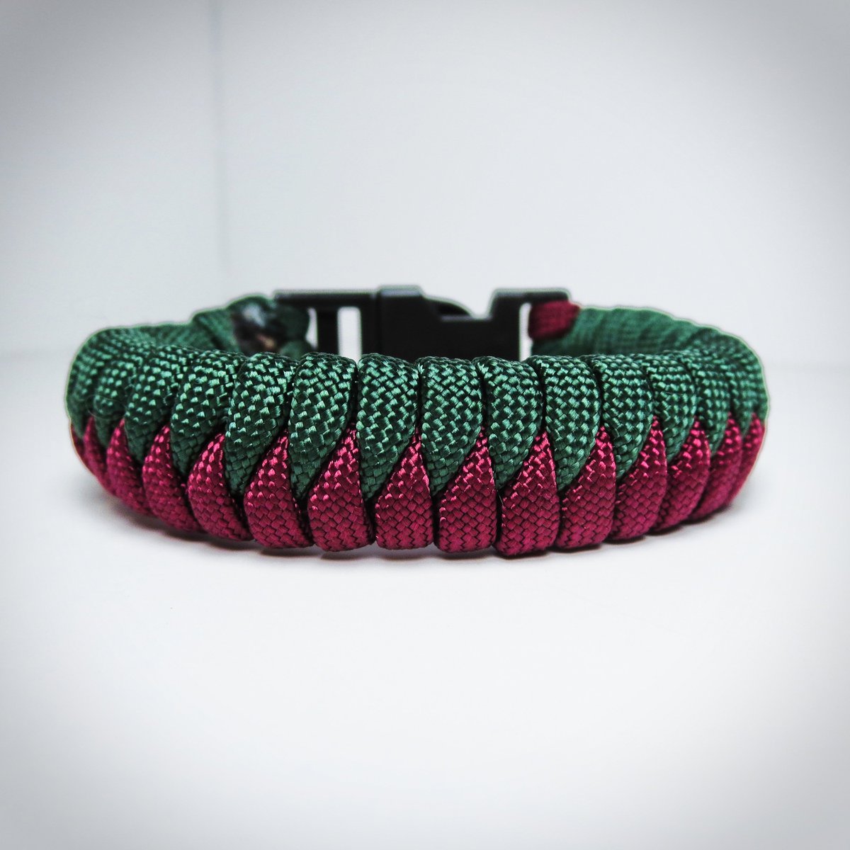 UniformWarrior's tweet photo. NEW VIDEO TOMORROW!!! In tomorrow’s tutorial I show you how to make the Snake Knot Viceroy Paracord Survival Bracelet With a Buckle! https://t.co/XMwBIE3gaW