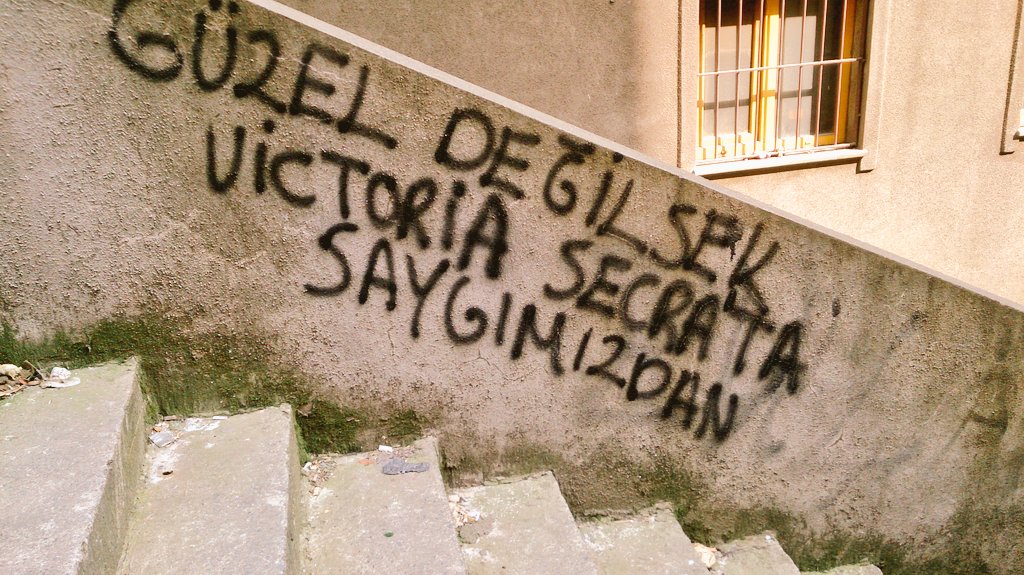 ✨Hayır yani o Victoria's Secret'ın güzellerinden daha güzeliz yani 😄😇