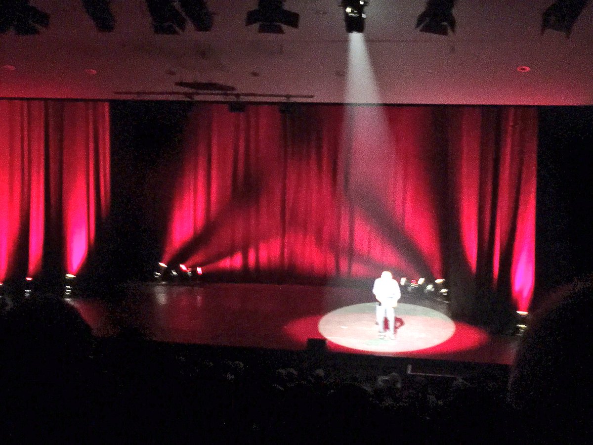 jeuneslr42's tweet photo. Hier soir ac Didier #Bureneau = 1 authentique moment de #bonheur &amp; d'#évasion que propose les @ArtsBurlesques à 1 public nbrx et ravi ! 2/2 https://t.co/1Jd4tL2MiA